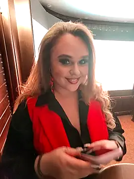 Juicy PeachLux online show from 25, 4, 2026