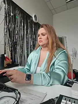 Juicy PeachLux online show from 12, 6, 2026