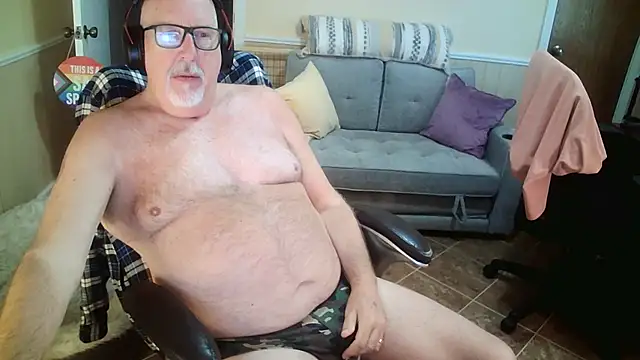 Snapshot of superbearboss chatting on 9, 5, 2026 superbearboss online show from 9, 5, 2026
