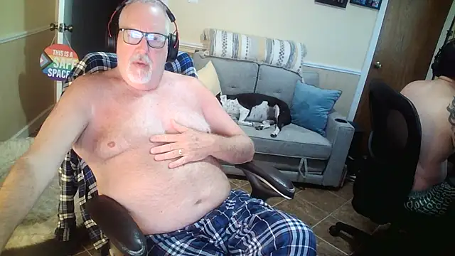 Snapshot of superbearboss chatting on 17, 5, 2026 superbearboss online show from 17, 5, 2026