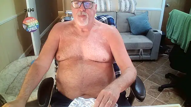Snapshot of superbearboss chatting on 3, 6, 2026 superbearboss online show from 3, 6, 2026
