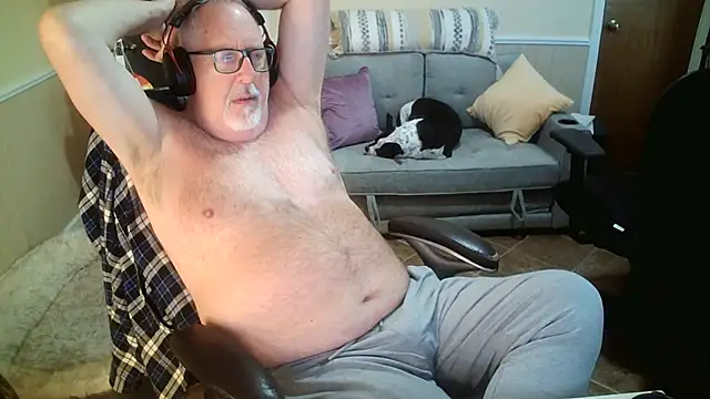 Snapshot of superbearboss chatting on 6, 6, 2026 superbearboss online show from 6, 6, 2026