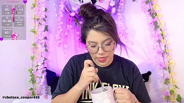 Snapshot of chelsea__coo chatting on 8, 9, 2025 chelsea coo online show from 8, 9, 2025