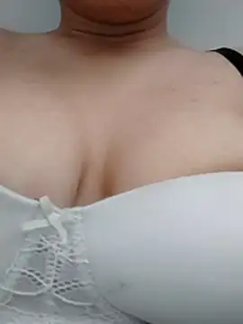 Snapshot of saraaxx1 chatting on 27, 6, 2026 saraaxx1 online show from 27, 6, 2026