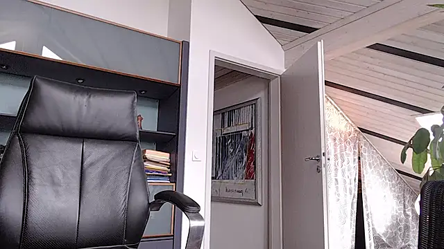 Snapshot of munichrubber chatting on 4, 12, 2024 munichrubber online show from 4, 12, 2024