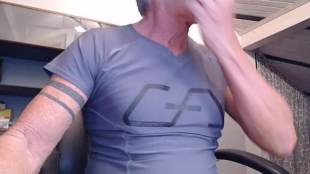 Snapshot of munichrubber chatting on 8, 10, 2025 munichrubber online show from 8, 10, 2025