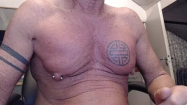 Snapshot of munichrubber chatting on 14, 10, 2025 munichrubber online show from 14, 10, 2025