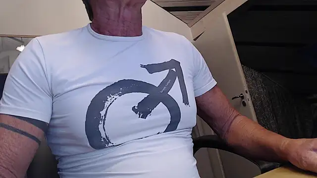 Snapshot of munichrubber chatting on 18, 10, 2025 munichrubber online show from 18, 10, 2025