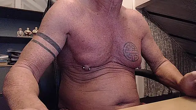 Snapshot of munichrubber chatting on 24, 10, 2025 munichrubber online show from 24, 10, 2025