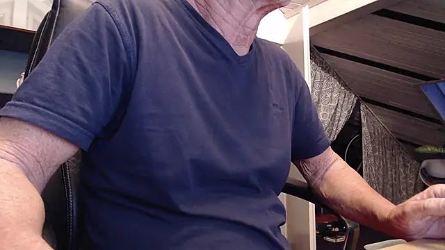 Snapshot of munichrubber chatting on 5, 11, 2025 munichrubber online show from 5, 11, 2025