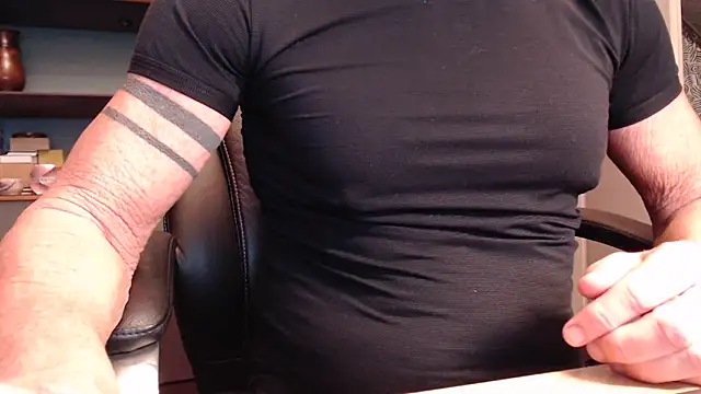 Snapshot of munichrubber chatting on 9, 11, 2025 munichrubber online show from 9, 11, 2025