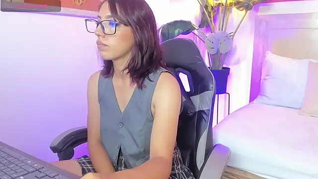 laylax  online show from 27, 4, 2026