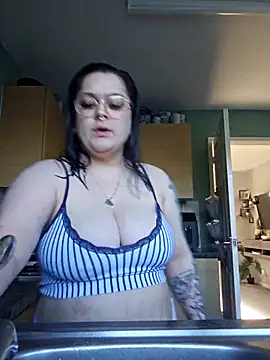 Saucy-Serenity online show from 25, 4, 2026