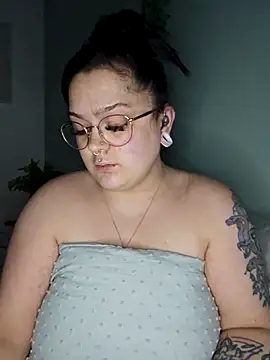 Saucy-Serenity online show from 28, 4, 2026