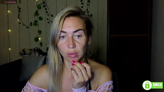 Snapshot of Kiss_julli88I chatting on 8, 9, 2025 Kiss julli88I online show from 8, 9, 2025