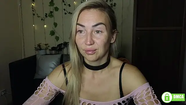 Snapshot of Kiss_julli88I chatting on 12, 9, 2025 Kiss julli88I online show from 12, 9, 2025