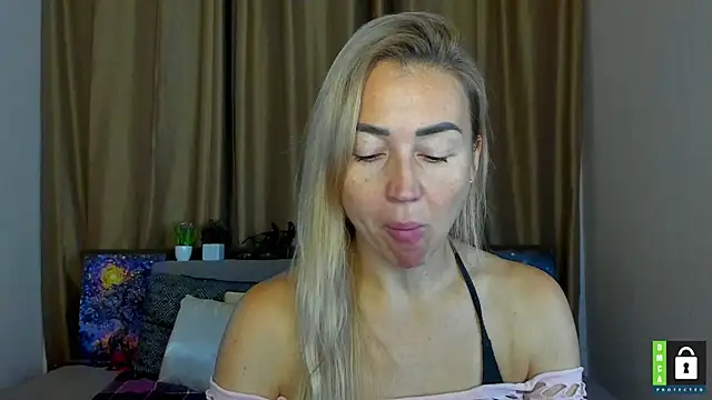 Snapshot of Kiss_julli88I chatting on 18, 10, 2025 Kiss julli88I online show from 18, 10, 2025