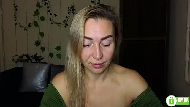 Snapshot of Kiss_julli88I chatting on 11, 11, 2025 Kiss julli88I online show from 11, 11, 2025