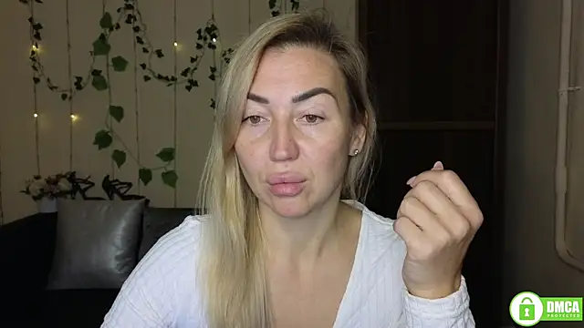 Snapshot of Kiss_julli88I chatting on 14, 11, 2025 Kiss julli88I online show from 14, 11, 2025