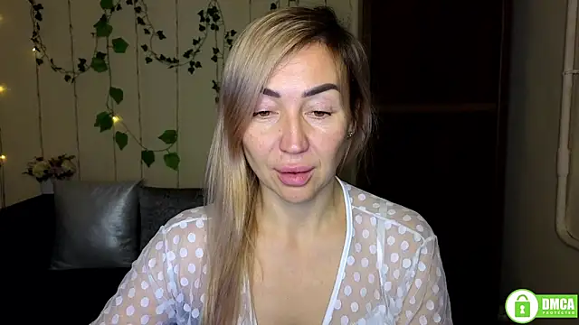 Snapshot of Kiss_julli88I chatting on 4, 12, 2025 Kiss julli88I online show from 4, 12, 2025