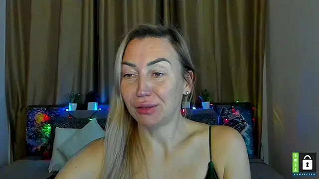 Snapshot of Kiss_julli88I chatting on 13, 12, 2025 Kiss julli88I online show from 13, 12, 2025