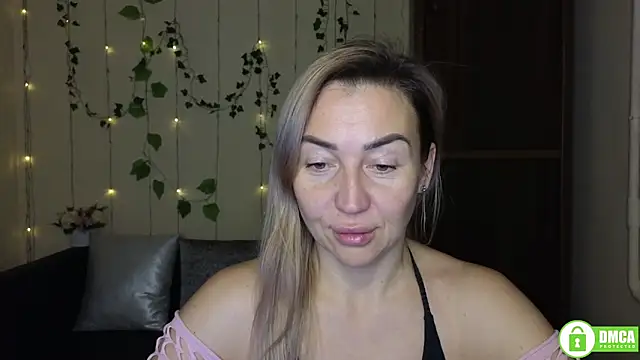 Snapshot of Kiss_julli88I chatting on 18, 12, 2025 Kiss julli88I online show from 18, 12, 2025