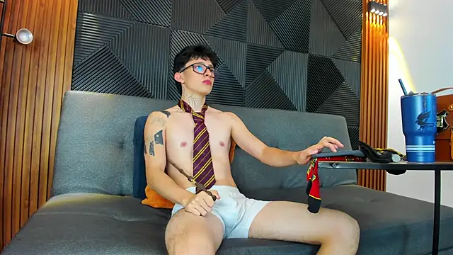 troy rouge online show from 23, 3, 2025