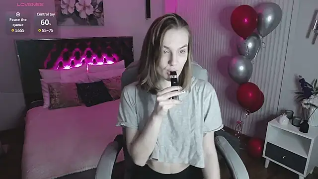  Vikky Moon  online show from 9, 3, 2025