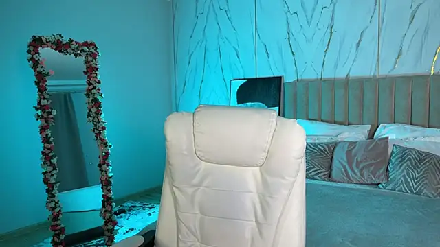  Vikky Moon  online show from 2, 12, 2025