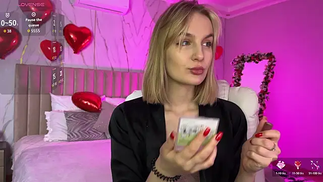  Vikky Moon  online show from 4, 3, 2026