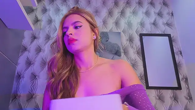 Snapshot of _Gabytaylor chatting on 4, 10, 2025 Gabytaylor online show from 4, 10, 2025