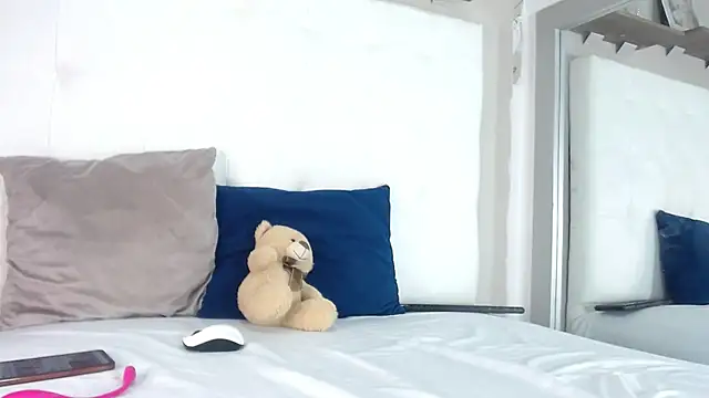 willow smitt online show from 28, 10, 2025