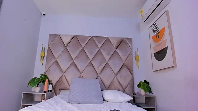 lucianasmith  online show from 14, 3, 2025