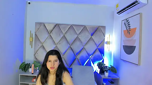 lucianasmith  online show from 15, 3, 2025