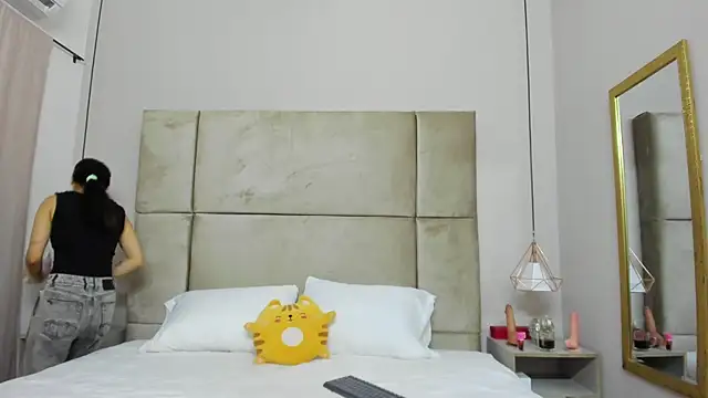 lucianasmith  online show from 7, 10, 2025