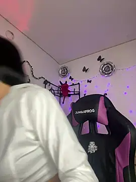 Kendramillerr 1 online show from 14, 3, 2025