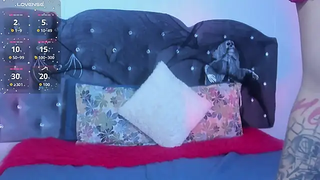 Lia Valmont online show from 24, 10, 2025