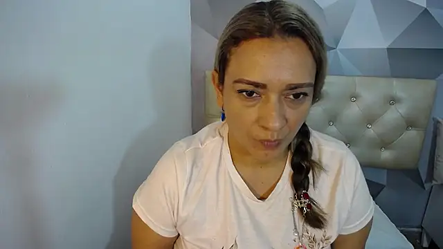 Milf-Prettyboobs online show from 15, 12, 2025