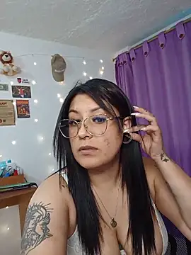 Snapshot of DaniPoison chatting on 4, 6, 2026 DaniPoison online show from 4, 6, 2026