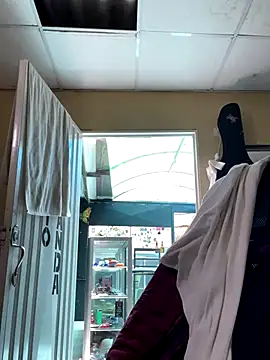 Snapshot of val_zx chatting on 16, 9, 2025 val zx online show from 16, 9, 2025