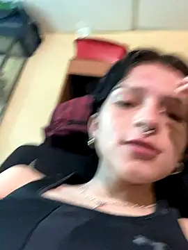 Snapshot of val_zx chatting on 10, 10, 2025 val zx online show from 10, 10, 2025