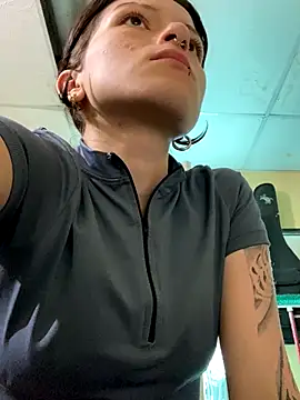 Snapshot of val_zx chatting on 29, 10, 2025 val zx online show from 29, 10, 2025