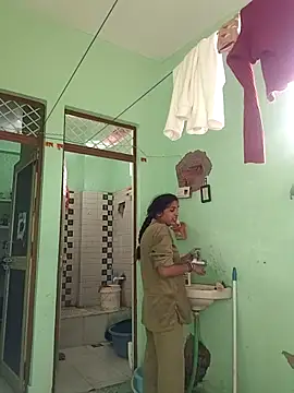 Hotty-Nidhi online show from 4, 12, 2025