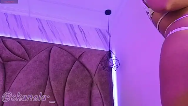 Kanela miller  online show from 10, 11, 2025