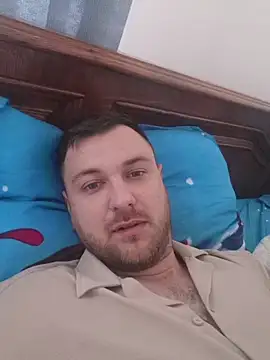 Snapshot of hugedickedd chatting on 7, 4, 2026 hugedickedd online show from 7, 4, 2026