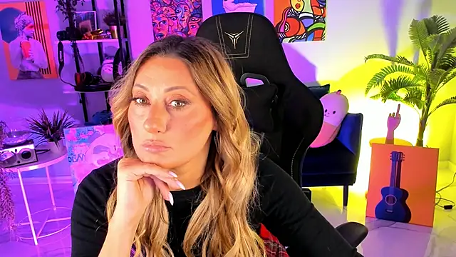 Snapshot of SarahAlluring chatting on 16, 10, 2025 SarahAlluring online show from 16, 10, 2025