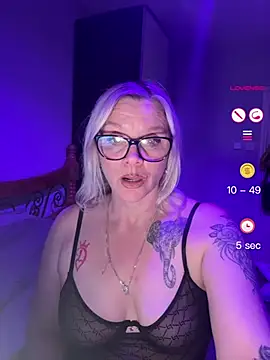 Snapshot of Curvy-Cleo chatting on 3, 6, 2026 Curvy-Cleo online show from 3, 6, 2026