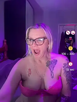 Snapshot of Curvy-Cleo chatting on 4, 6, 2026 Curvy-Cleo online show from 4, 6, 2026
