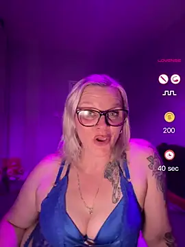 Snapshot of Curvy-Cleo chatting on 19, 6, 2026 Curvy-Cleo online show from 19, 6, 2026