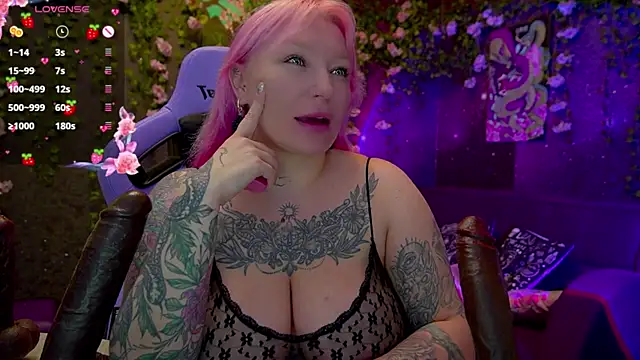 Snapshot of BlackedBarbie chatting on 22, 11, 2025 BlackedBarbie online show from 22, 11, 2025